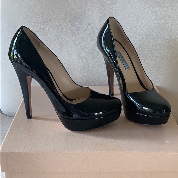 black patent leather platform pumps